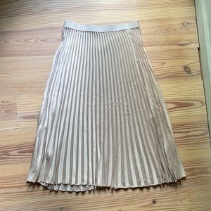 NWOT H&M pleated midi skirt